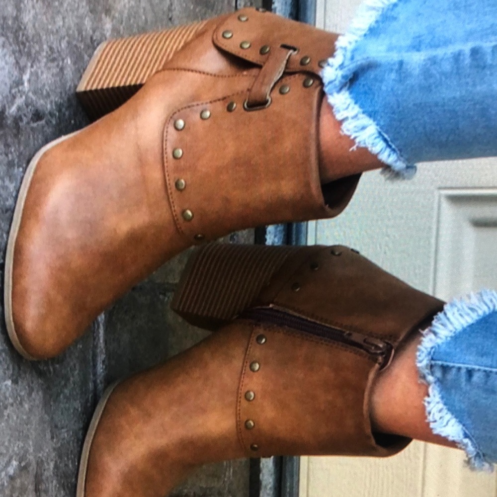 Eye catching cuffed studs block heel ankle boots size 8